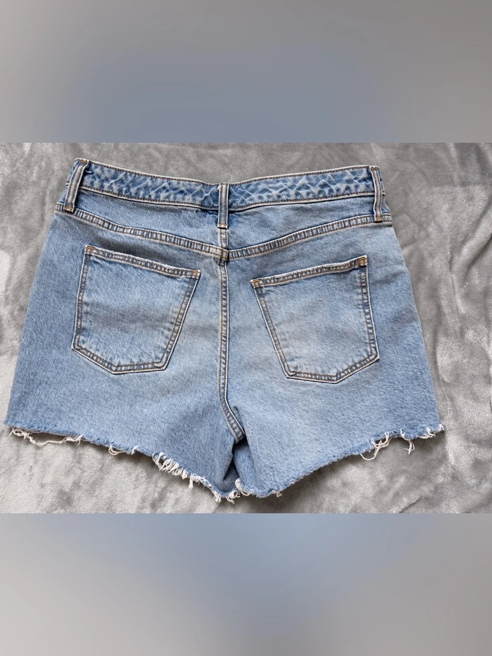 Universal Thread Women’s Light Denim Shorts, Size 10 (30)